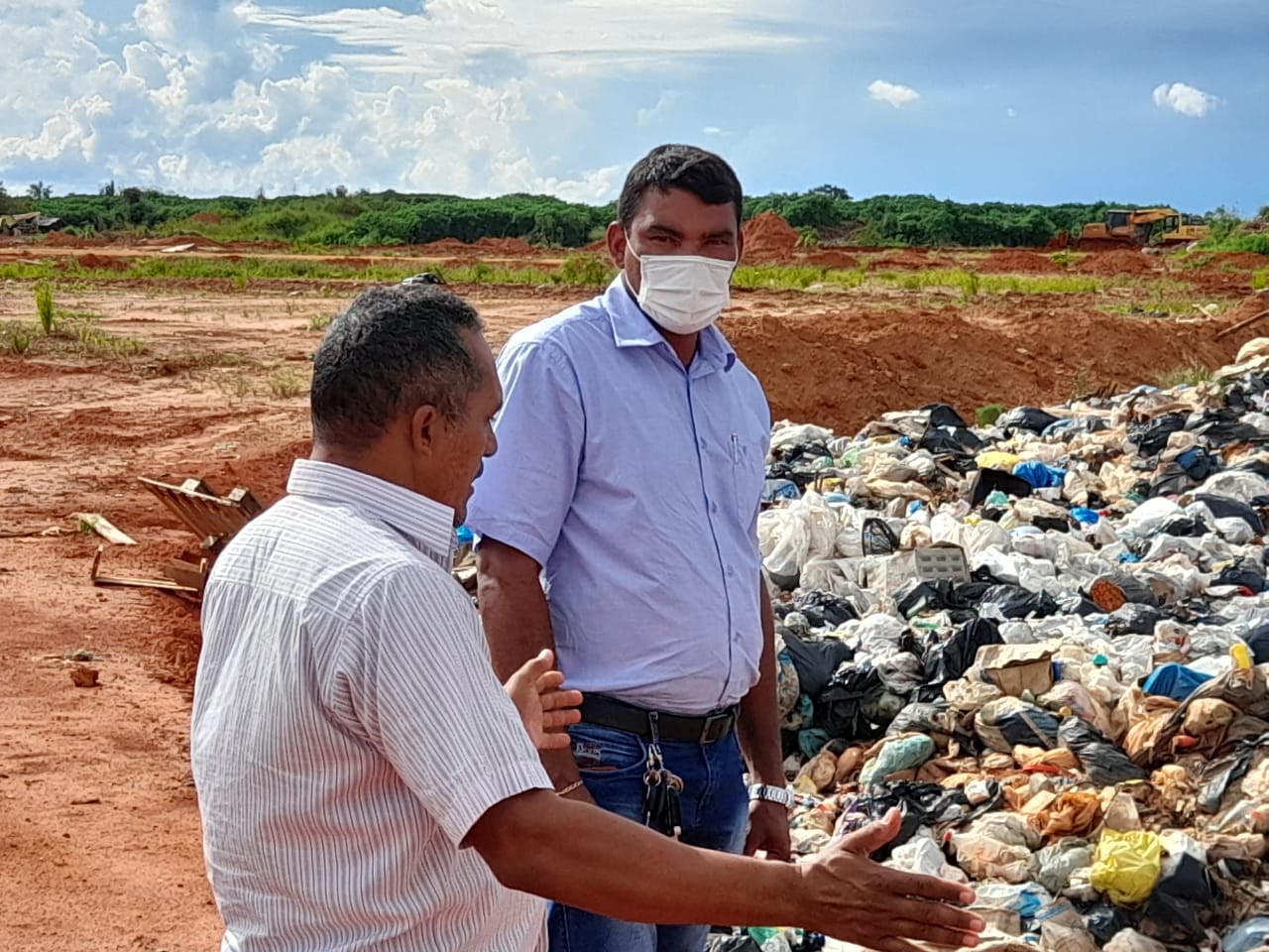 Marciano visita aterro sanitário e demonstra preocupação com o futuro da coleta de lixo em Campo Novo do Parecis