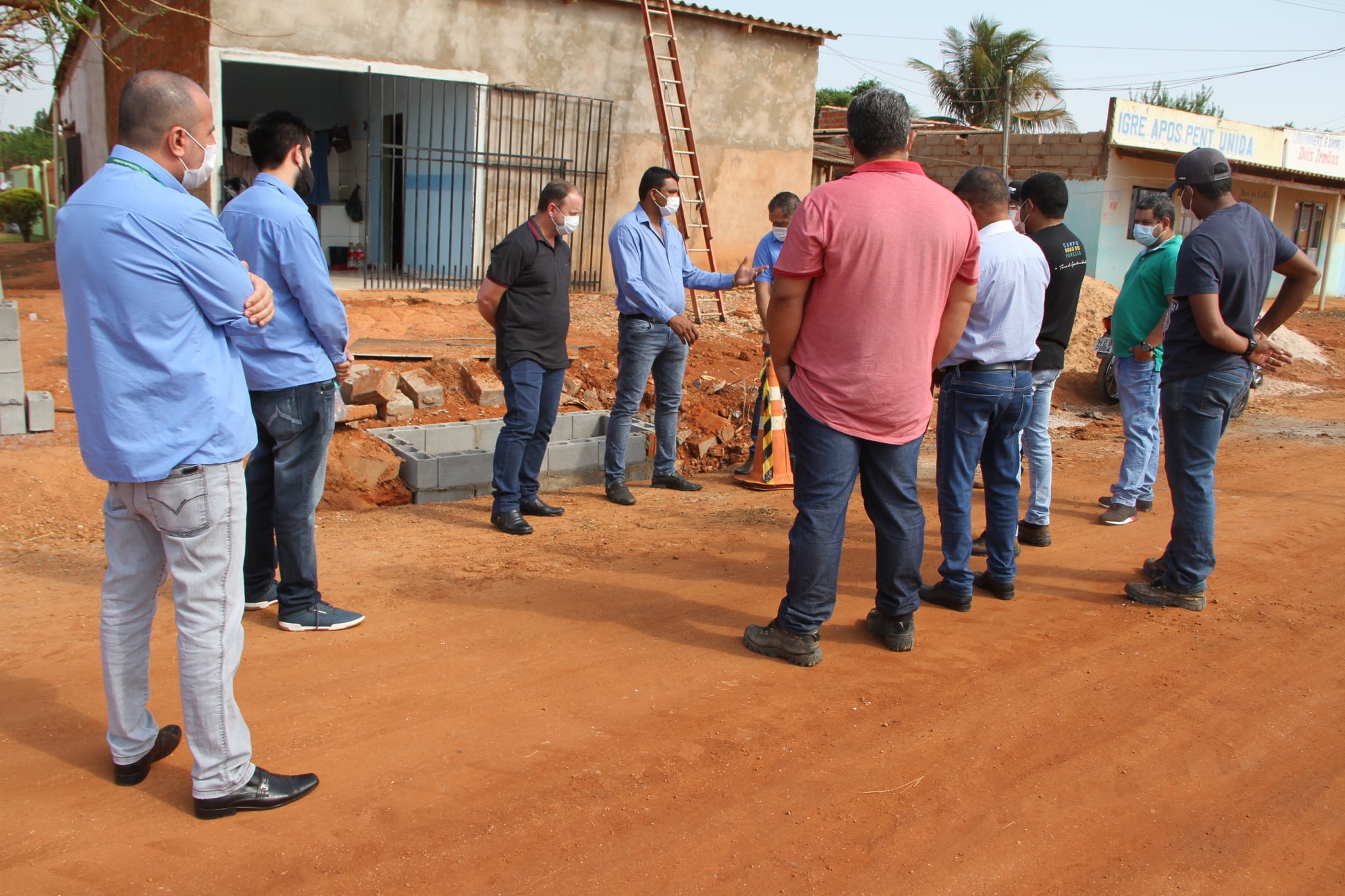 Vereadores fiscalizam recuperação de bueiros em drenagem do bairro JP