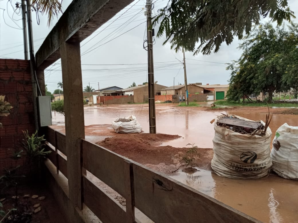 Vereador Marciano visita bairro Jardim das Palmeiras e verifica situação das obras de drenagem