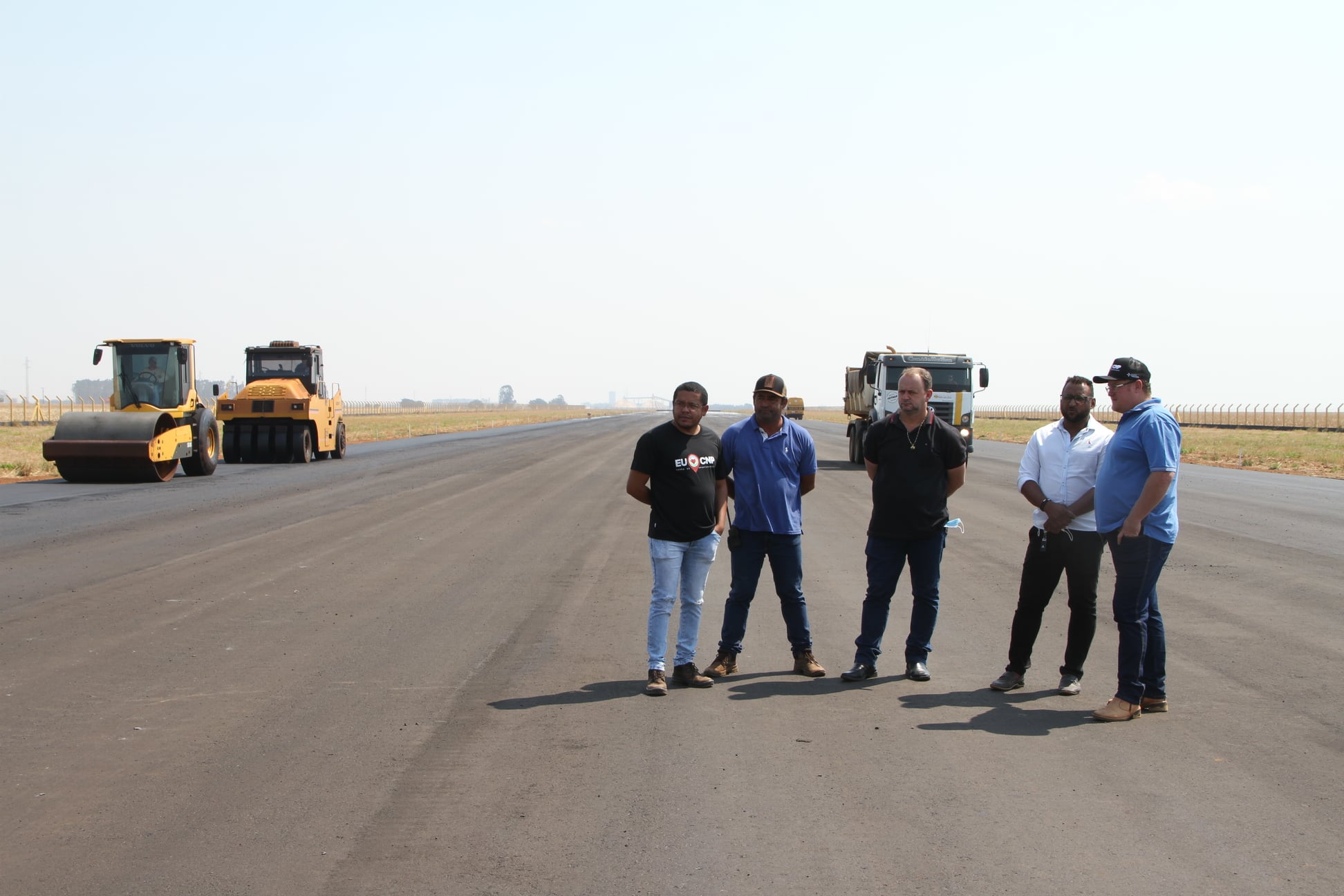 Presidente do Legislativo visita obra do novo aeroporto municipal