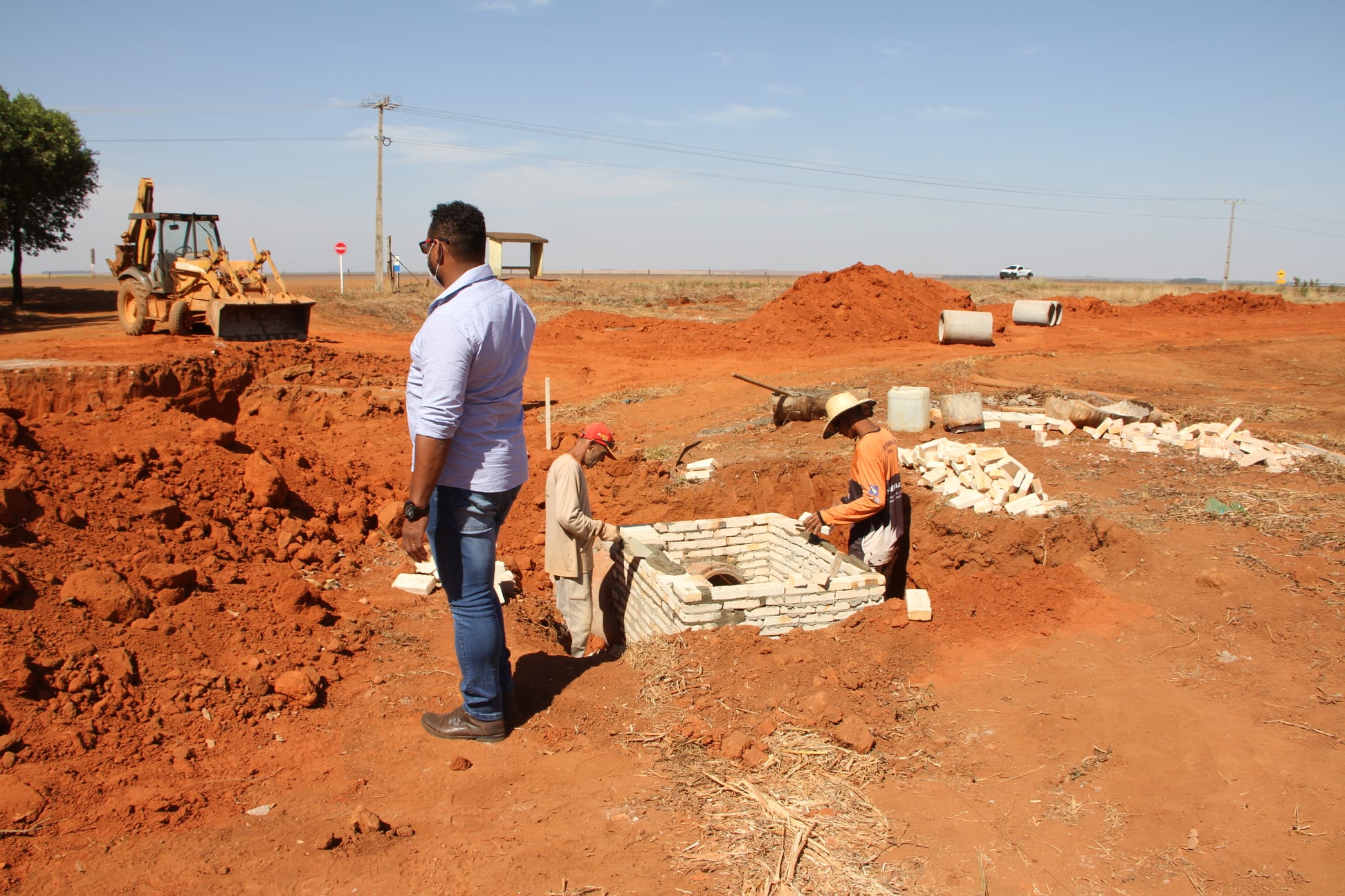 Vereador Joaquim Equip visita Distrito Marechal Rondon e acompanha execução da obra de drenagem