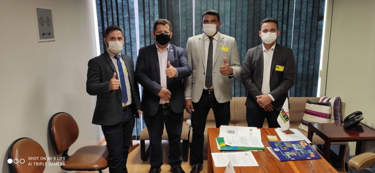 Vereadores protocolam demandas no gabinete do Deputado Federal Valtenir Pereira